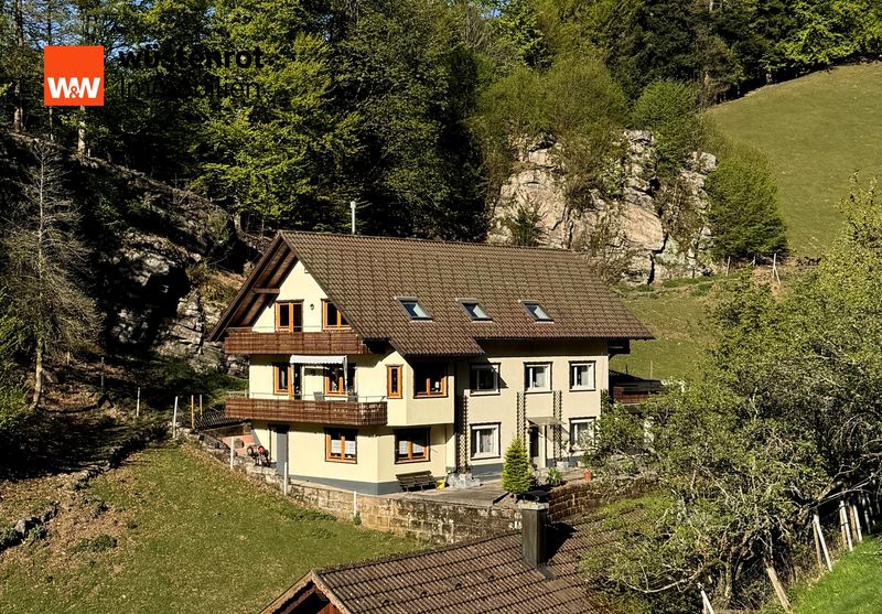Zweifamilienhaus in idyllischer Lage im Aussenbereich !